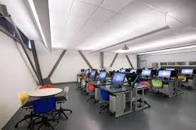 Pin By Maelene Krig On Katsiki Home Design Computer Lab Design Computer Room Computer Lab