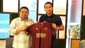 Pemain berdarah belanda itu telah resmi diperkenalkan psm sebagai pemain baru mereka pada bursa transfer paruh musim liga 1 2019, pada sabtu (7/9/2019). Ezra Walian Dikontrak 3 5 Tahun Di Psm