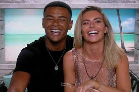 Все хотят друг друга поиметь. Love Island Wes And Megan Become Boyfriend And Girlfriend But Fans Aren T Impressed Radio Times