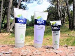 Yes To Des Soins Naturels Aux Fruits Et Au Legumes Bio Soins Naturels Produits De Beaute Naturels Shampoing Lissant