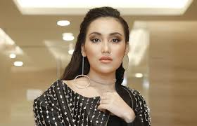 Hal itu diungkap oleh dirinya sendiri di instagram, belum lama ini. Digelar Sebentar Lagi Desainer Dan Ketua Rt Beri Bocoran Tanggal Pernikahan Ayu Ting Ting Dan Adit Jayusman Pikiran Rakyat Com