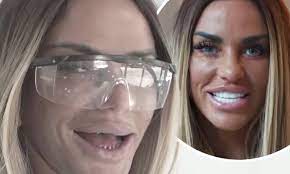 Soooo happy with my final result of my new teeth me smile ! Katie Price Shows Off Her Real Teeth Ahead Of Getting New Veneers Done In Turkey Daily Mail Online