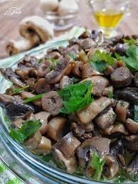 I funghi porcini in padella sono un ottimo secondo piatto, semplice da realizzare, ma davvero molto gustoso. Funghi Trifolati Il Contorno Veloce E Semplice Dal Gusto Divino