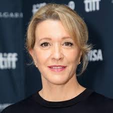 Marie Emond's Instagram, Twitter & Facebook