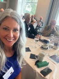 Helen Lacey's Instagram, Twitter & Facebook