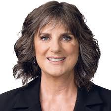 Lisa Bradley's Instagram, Twitter & Facebook