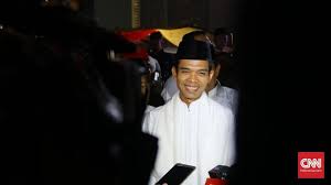Tamu undangan banyak yang dari luar ponorogo. Resepsi Pernikahan Ustaz Abdul Somad Digelar Di Gontor