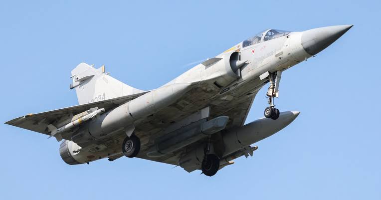 Taiwan reports surrounded by 153 Chinese military aircraft during drills