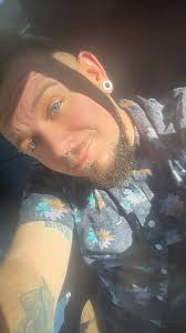 Hello everyone! 33 yo trans man in FL. Looking to make new friends like me  and answer any questions you have! Hobbies include concerts, softball and  all around chill dude with a