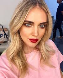 La prima foto postata su instagram un'ora fa. Chiara Ferragni On Instagram Gia Mi Avevi Al Primo Ciao Chiara Ferragni Chiara Ferragni Style Hairstyle