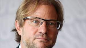 En la entrevista con sarmiento estará andrés roemer, director general del festival internacional de la ciudad de las ideas, embajador de buena voluntad en la unesco, hablando acerca de ¿qué es el neoliberalismo? Juez Ordena Arrestar A Andres Roemer Por El Delito De Violacion Sexual Proceso