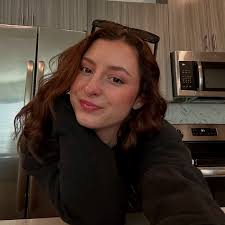 Katelyn Sneed's Instagram, Twitter & Facebook