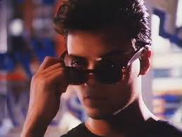 It was released as a single twice: E R3krsfmr2avm