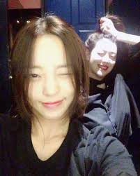 Choi Sulli Snap Cute And Playful Pictures With Goo Hara Sulli Goo Hara Korean Idol