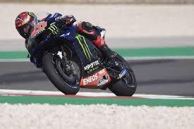 Il mondo dei social regala una perla per scherzare sulla vicenda della tuta aperta di quartararo, che al francese ha fatto venire un bel mal di testa e fatto perdere podio e punti Griglia Di Partenza Motogp Gp Portogallo 2021 Quartararo In Pole Davanti A Rins Marquez 6 Rossi 17