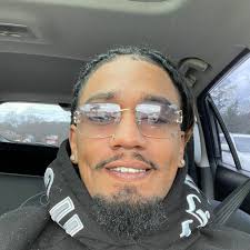 Who can retwist and style dreads?