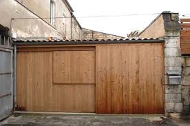 Avant Apres Il Transforme Son Vieux Garage Pour Y Vivre Par Manque D Argent Et En Fait Une Maison Sublime Page 2 Sur 3 Decoration Garage Architecture Garage Moderne