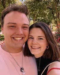 Danielle Munson's Instagram, Twitter & Facebook