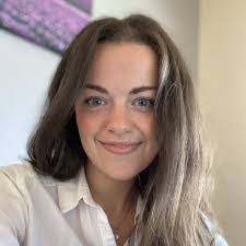 Roberta Hack's Instagram, Twitter & Facebook