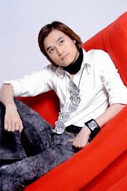Mới đây, đan trường đã nhanh chóng chiếm spotlight khi chia sẻ hình ảnh mới nhất của mình trong đoạn livestream tương tác với mọi người. Mai Toc Bá»• Luá»'ng Cá»§a Cac Sao Nam Viá»‡t