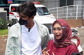 Anggap harris vriza best friend, ria ricis sebut kedatangannya sembuhkan luka hati belakangan ini, youtuber dan pemain film ria ricis (25) dikabarkan tengah dekat dengan harris vriza. Ria Ricis Jawab Isu Dipacari Harris Vriza Matamata Com