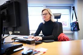 I'm assuming by redeeming, you mean while shopping online. Hans Christian Gabrielsen Lo Lo Mener Permitterte Og Arbeidslose Ma Fa 80 Prosent I Dagpenger Ut Neste Ar Frifagbevegelse He Was Elected Leader Of The Norwegian Confederation Of Trade Unions