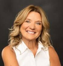 Lauren Dion's Instagram, Twitter & Facebook