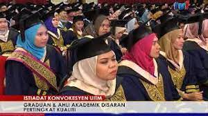 Tatacara pemakaian jubah konvokesyen uitm. Istiadat Konvokesyen Uitm Graduan Dan Ahli Akademik Disaran Pertingkat Kualiti 8april2018 Youtube