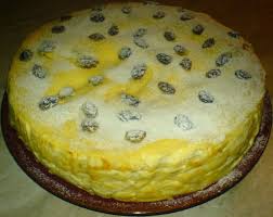 Tort De Clatite Cu Branza De Vaci Si Stafide Food Sweet Tooth Desserts