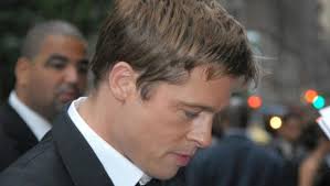 Brad Pitt parla troppo e una donna lo zittisce