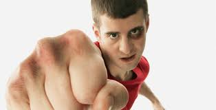 "Pugno per pugno", l'assurda moda che spopola sui social (e fa vittime)