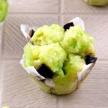 Resep bolu kukus tepung terigu 200 gram gula pasir 200 gram santan cair 200 mililiter ovalet atau tbm 1 sdt vanili 1/2 sdt 1 butir. Resep Dan Cara Membuat Kue Bolu Kukus Sederhana Yang Mekar Enak Dan Lembut Selerasa Com