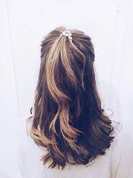 haarfarbe trend 2017 aus ombre wird balayage mittellange haare locken blond braun halfbun hairbeauty frisuren diy balayage mittellange haare