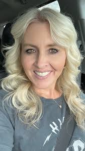 Misty Dowd's Instagram, Twitter & Facebook