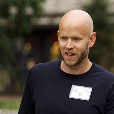 Lunch roulette with our ceo daniel ek #lifeatspotify #danielek. Edhx35fyhmlym