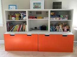 Meubles rangement salle de jeux deco enfants. Un Systeme De Rangement De Jouets Pour Les Salles De Jeux Encombrees