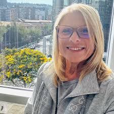 Chandra Holland's Instagram, Twitter & Facebook