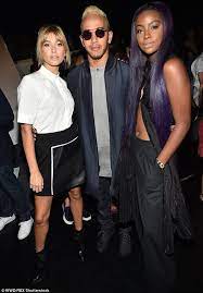 Pin By Maya Nime On Iconic Dating History Hailey Baldwin Model New York Fashion Week