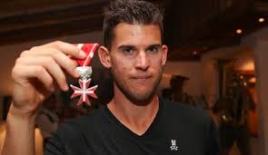 Für dominic thiem sind die french open 2021 bereits nach dem ersten match wieder zu ende gegangen. Dominic Thiem Mit Silbernem Ehrenzeichen Fur Verdienste Um Die Republik Geehrt Tennisnet Com