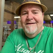 John Schneider was not impressed with the Mariners' crowd after George  Springer was hit in the knee 😳