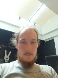 När en gul bil dyker upp i samband med filmande