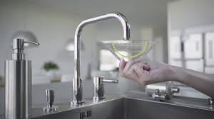 Auch bei wasserfilteranlagen, oder dem wasserfilter wasserhahn kann aktivkohle zum einsatz kommen. Alb Filter Duo Trinkwasserfilter Anschluss Am Wasserhahn Installationsanleitung Youtube