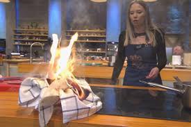 Egy pörgős kis videó amit a #facefilmfestival nyereményjátékra készítettünk @swepp testrészemmel.mindent beleadtunk a nevezésbe. Langolt A Konyha A Konyhafonok Valogato Masodik Napjan Virality Hu