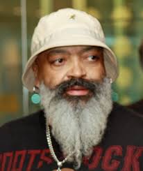 Celebrity Waiters Cozy Up To Potential Tippers At Child Abuse Prevention  Gala Kick Off