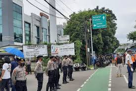 Syekh ali jaber diketahui sempat dirawat karena positif virus corona. 4vgvdtohtwflgm