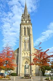 Eglise Paroissiale Saint Jean Baptiste Sur La Commune Du Loroux Bottereau Departement De La Loire Atlantiq En 2020 Saint Jean Baptiste Saint Jean Le Loroux Bottereau