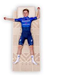 Remco evenepoel is a belgian professional road cyclist. Nixbrwvgfsodym