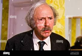 USA. Jack Albertson in a scene from (C)Paramount Pictures film: Willy Wonka  & the Chocolate Factory (1971). Plot: A poor but hopeful boy seeks one of  the five coveted golden tickets that