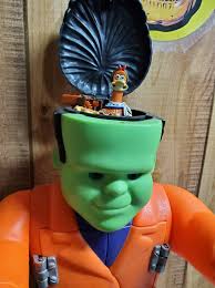 Unleashed in 1992, Playskool's "Big Frank" landed somewhere between a giant  action figure and a weird board game. The talking pal came with plastic  tools to help us "fix" him, which could