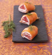 Roules Au Saumon Fume Au Pamplemousse Et Saint Moret Recette Recettes De Cuisine Recette Saumon Fume